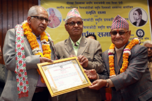 वरिष्ठ पत्रकार अधिकारी र साहित्यकार गिरी सम्मानित