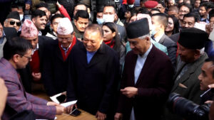 चिसो मौसममा सिंहदबार परिसरमा राजनीतिक सरगर्मी