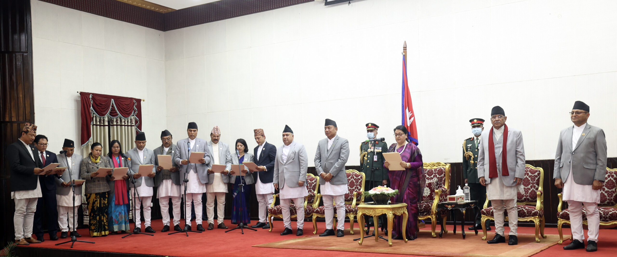 नवनियुक्त उपप्रधानमन्त्री र मन्त्रीको शपथ