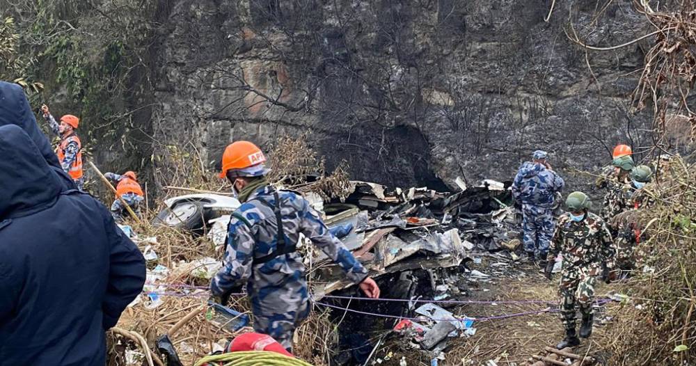 नेपाली सेनाको हेलिकोप्टरबाट शव काठमाडौं ल्याइँदै